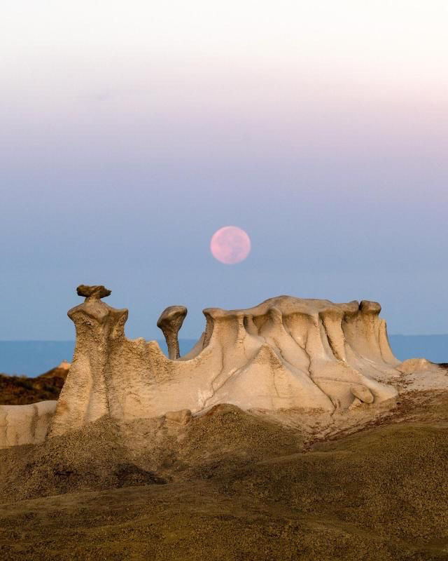 Exploring the Ancient and Otherworldly Bisti Badlands in New Mexico