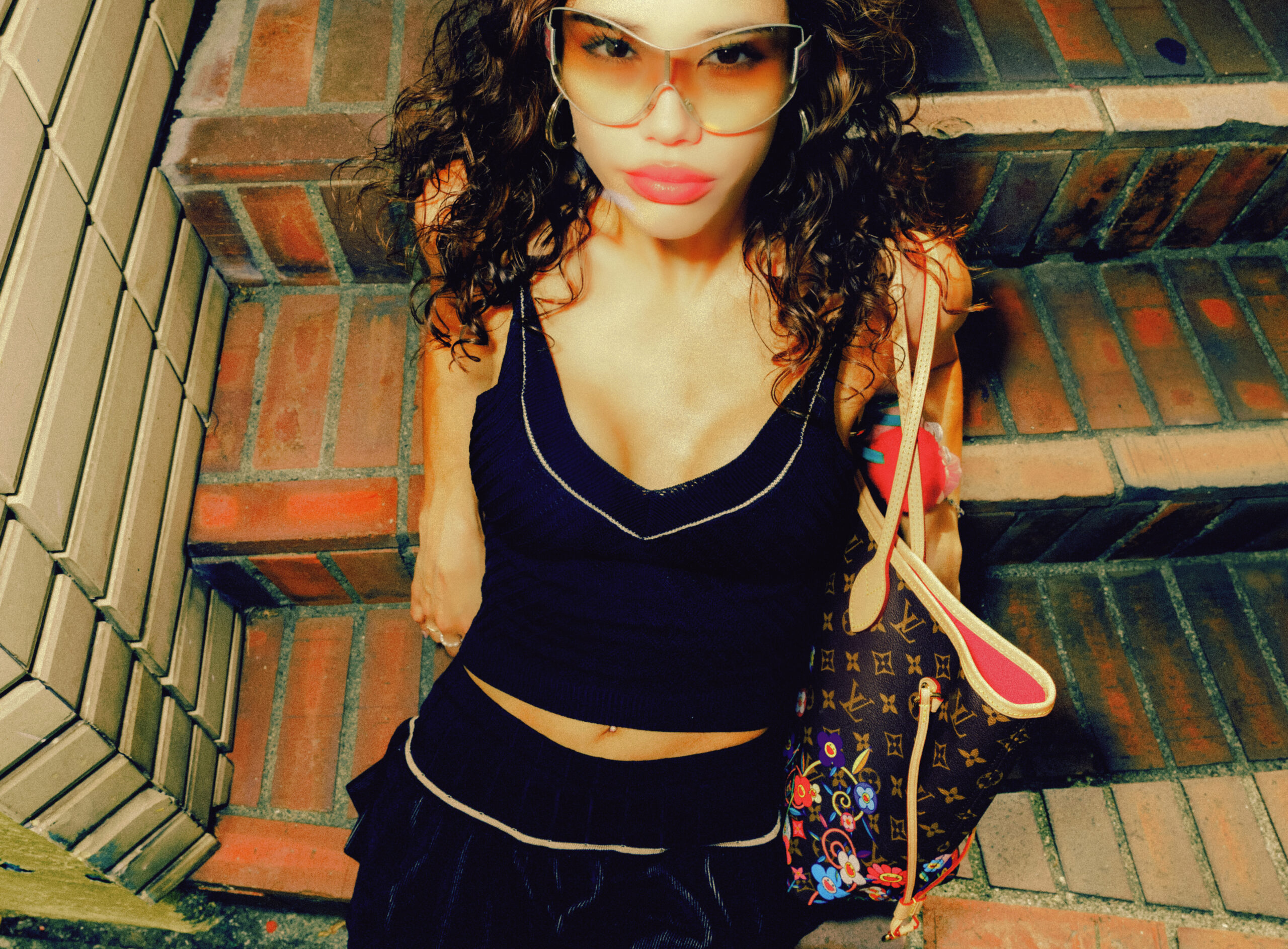 FRAME SERIES NO.01 MONICA SAHARA